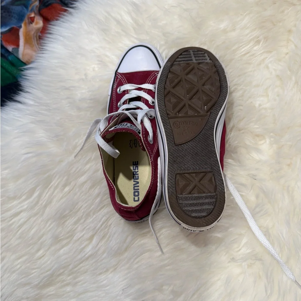 Converse Low Top Sneakers in Burgundy and White - Picture 4 of 4